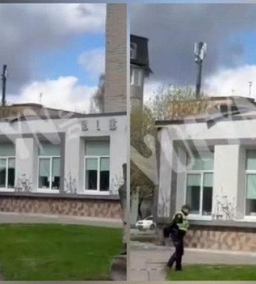 У центрі Луцька з бібліотеки вітер зірвав покрівлю (відео)