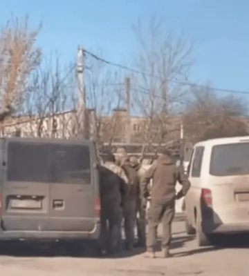 Мужчина ударил ножом в живот военного ТЦК в Харькове: нападавшего разыскивают