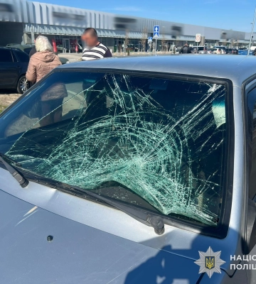 На Львівщині поліція затримала водія легковика, який скоїв наїзд на жінку. ФОТО