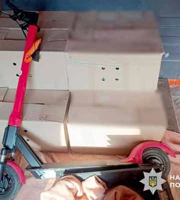 На Полтавщині затримано підозрювану 43-річну жінку у крадіжці електросамоката