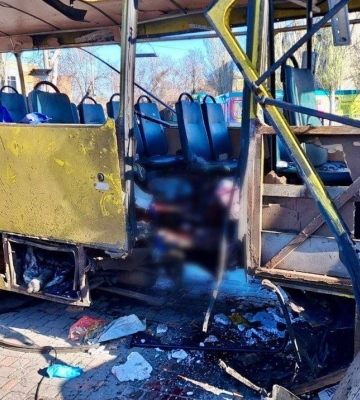 Росіяни вдарили по автобусу у Нікополі: 3 загиблих, 12 поранені