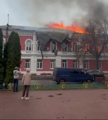 Чернігівщина: Росія вдарила по будівлі мерії в Прилуках