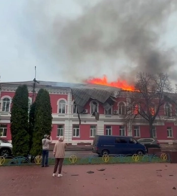 Россияне атаковали центр Прилук на Черниговщине, горит здание мэрии