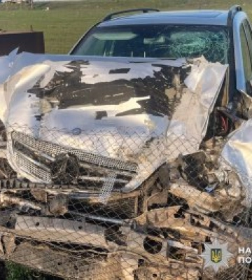 Поліція Миколаївщини встановлює обставини ДТП, внаслідок якої постраждали четверо людей