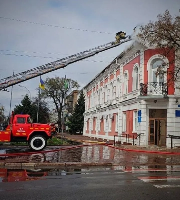 РФ ударила по Прилукам на Черниговщине: в горсовете вспыхнул пожар