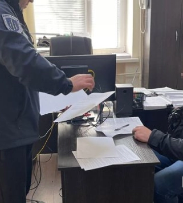 На Миколаївщині до 4 років ув’язнення засуджено правоохоронця за побиття пасажира автомобіля