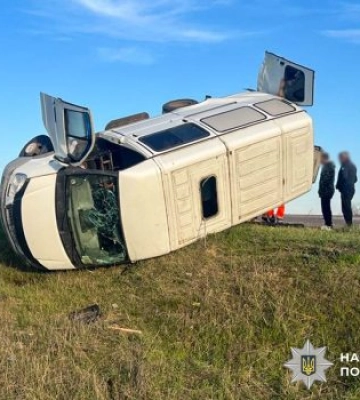 Поліція Миколаївщини встановлює обставини ДТП, внаслідок якої постраждали четверо людей