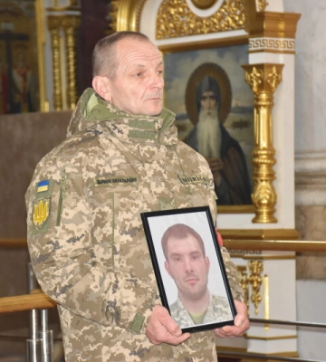 Загинув на Донеччині: у Луцьку попрощалися з Героєм Андрієм Головченком