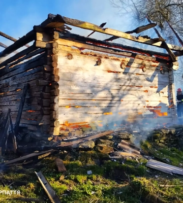 Вогнеборці запобігли знищенню надвірної споруди у селі Стужиця