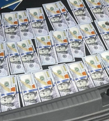 Ексдоцент у Львові за 10 тисяч доларів обіцяв допомогти виїхати за кордон