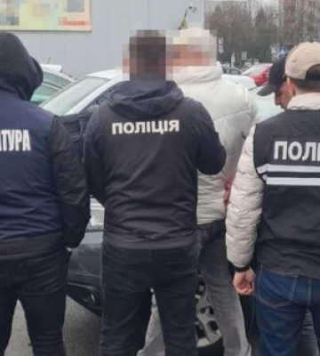Львівський викладач за $10 тисяч обіцяв "бронь", виїзд за кордон і "роботу в Інтерполі", – прокуратура. ФОТОрепортаж