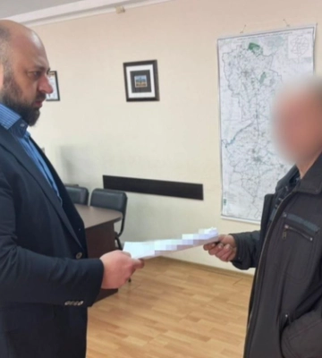 На Харківщині 16-річна дівчина народила дитину від рідного батька — чоловіку повідомлено про підозру