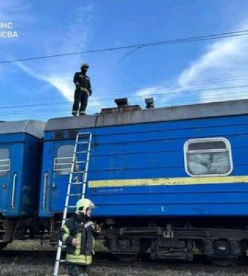 Потяг, що курсує через Полтаву, зіткнувся з вантажівкою