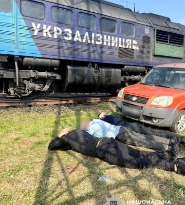 На Рівненщині затримано двох залізничників, які систематично зливали дизпаливо з тепловозів (ФОТО+ВІДЕО)