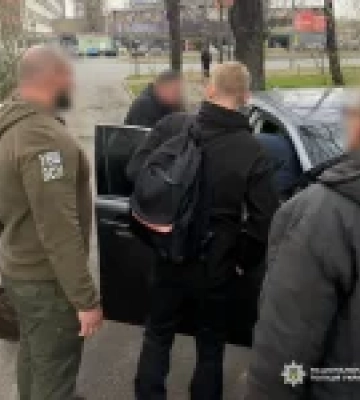 На Черкащині затримали військового за хабар у 12 000 доларів