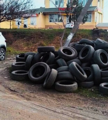 Лиман під Одесою тонув у звалищі старих шин: деталі