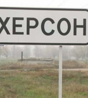 Російський дрон атакував «швидку» в Херсоні, постраждали троє медиків