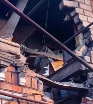 Оккупанты били по Днепропетровщине – повреждены предприятие и АЗС, бушевали пожары