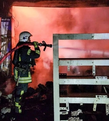 Окупанти гатили по Дніпропетровщині та Одещині – пошкоджено підприємство, склади і АЗС, вирували пожежі