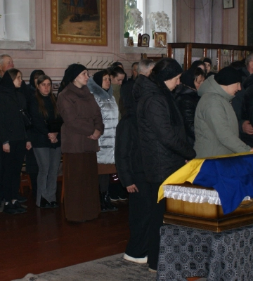 До останнього подиху – за Україну: у Луцькому районі попрощалися з Героєм Сергієм Мандзюком  