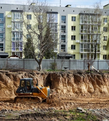 У Гостомелі зводять перші будинки на місці зруйнованого військового містечка (ФОТО)