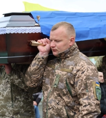 Загинув на Сумщині: у Луцьку провели в останню дорогу Сергія Макарука 