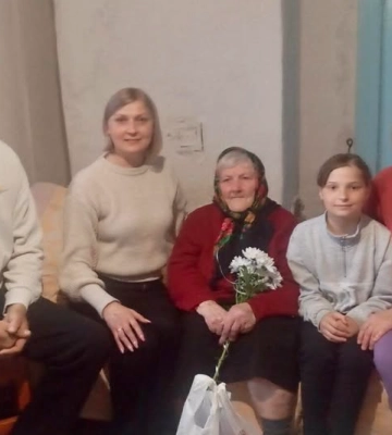 Має девʼятеро правнуків: бабуся з Волині відзначила 90-річчя