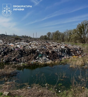 Прокуратура через суд вимагає ліквідувати небезпечне сміттєзвалище в Ірпені