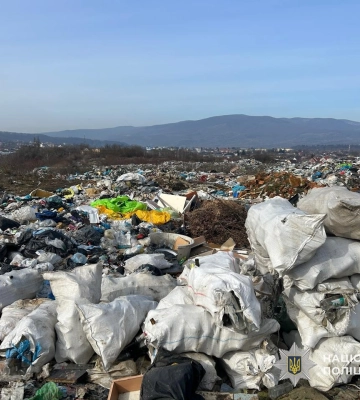 За забруднення та засмічення земель повідомлено про підозру посадовцю комунального підприємства у Сваляві