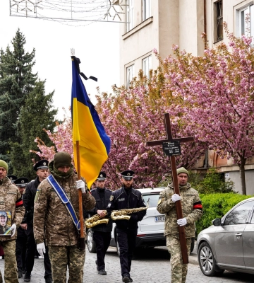 В Ужгороді сьогодні попрощалися із 47-річним сержантом Віталієм Бичаком