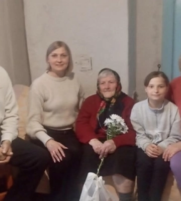 Має дев'ятеро правнуків: довгожителька з Волині відзначила 90-річчя