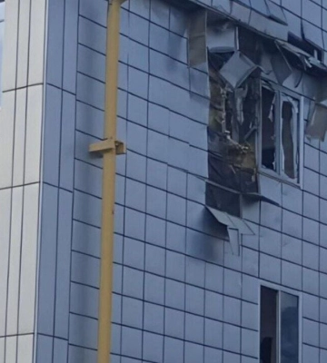 Росіяни поцілили у ТРЦ в центрі Сум, є постраждалі