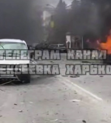 Російський безпілотник поранив людей та спалив автівки в Шевченківському районі Харкова