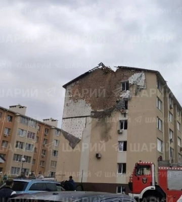 Ворожий удар по Крюківщині: дрон влучив у будинок поруч із дитячим майданчиком