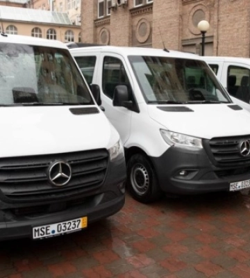 Київ отримав від німецьких партнерів нові спеціалізовані мікроавтобуси для соцобслуговування