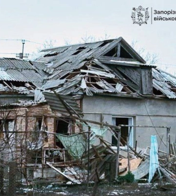 Російські війська атакували селище Балабине на Запоріжжі: жінка дістала поранень