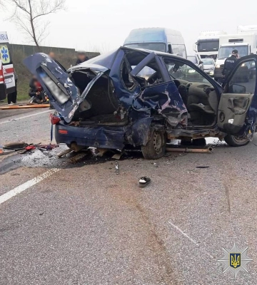 На Вінниччині внаслідок зіткнення легковиків постраждали дві жінки та чоловік. ФОТО