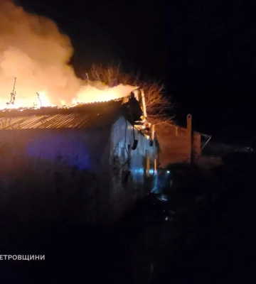 На Дніпропетровщині під час пожежі у будинку врятовали жінку