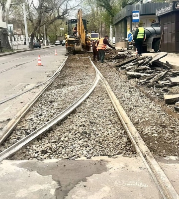 У Миколаєві ремонтують дорогу на перехресті вулиць Кропивницького та Аркасівської – трамваї курсують без змін