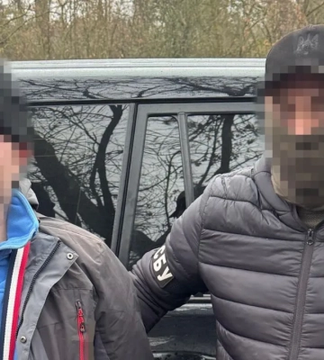 СБУ викрила російського агента, який на замовлення фсб підготував схрон зі зброєю для замовних убивств в Одесі