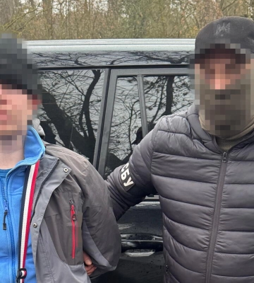 СБУ викрила російського агента, який на замовлення фсб підготував схрон зі зброєю для замовних убивств в Одесі