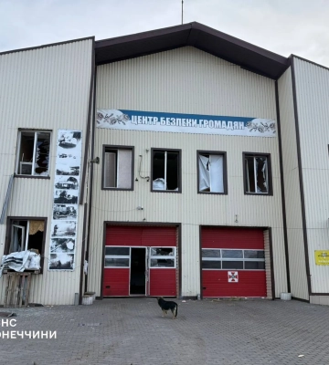 На Донеччині через російський обстріл пошкоджена пожежна частина