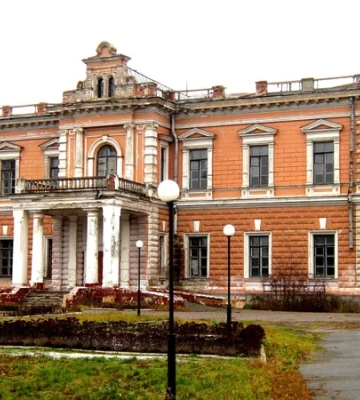 Росіяни знищили палац Харитоненків XIX ст. на Сумщині