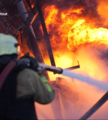 Атака на Одещину: пошкоджено енергетичні об'єкти та резервуари в порту