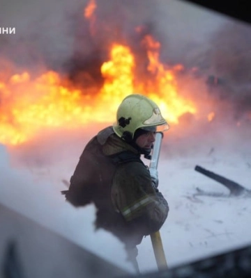 Рашисти масовано атакували Одещину безпілотниками — спалахнула пожежа на об'єкті інфраструктури (, )