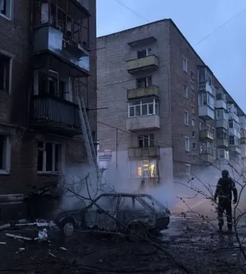 РФ атакувала Конотоп: у місті виникли пожежі та пошкоджено багатоповерхівку