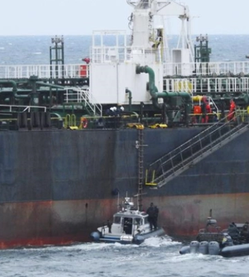 Швеция из-за разлива нефти задержала танкер, находящийся под санкциями