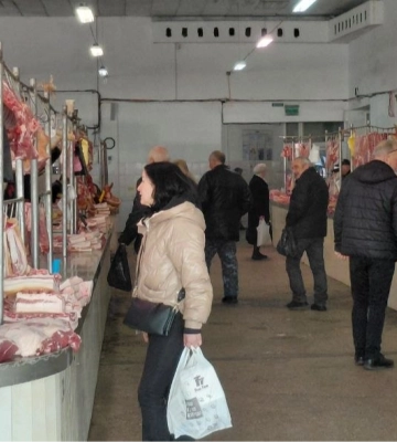 Шинка, сало та філейка: за скільки у Луцьку продають свинину перед святами