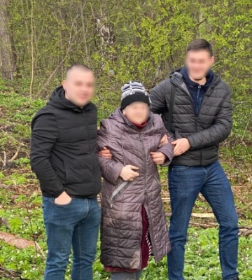 Пережила ніч при -5° у лісі. У Львові врятували стару жінку