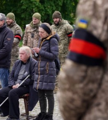 Ужгород попрощався з воїном: на Пагорбі Слави поховали снайпера Тараса Балогу